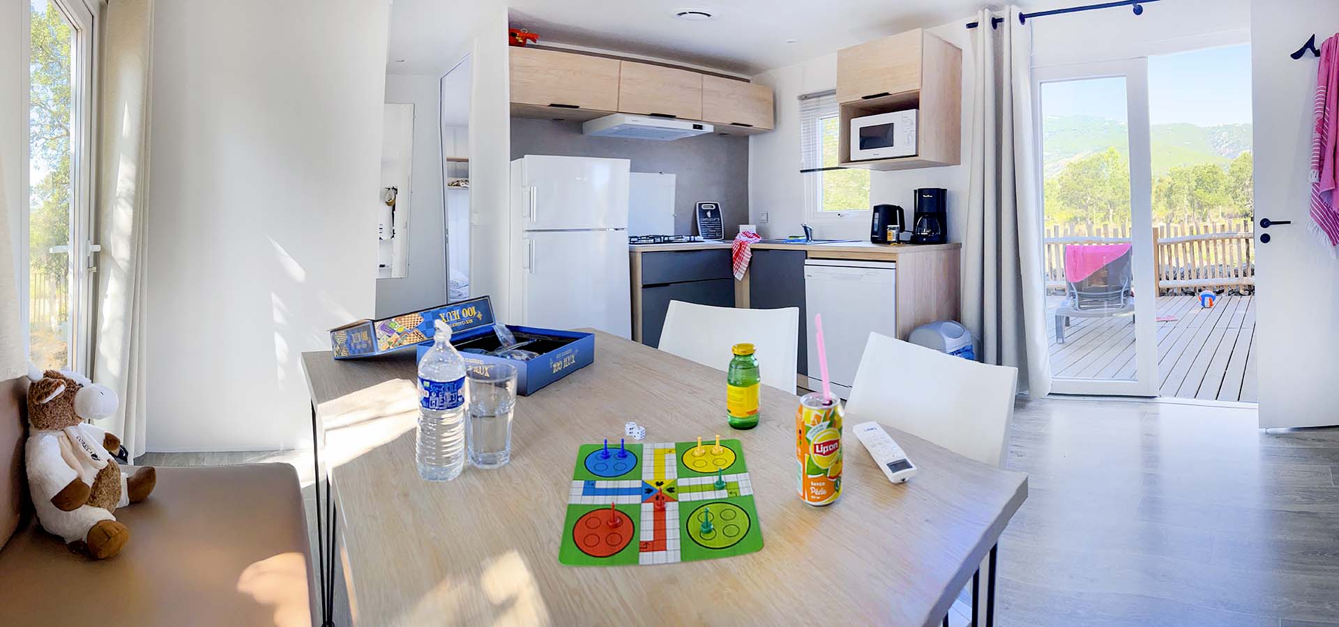 Camping porto vecchio bungalow 600 salon traversant cuisine